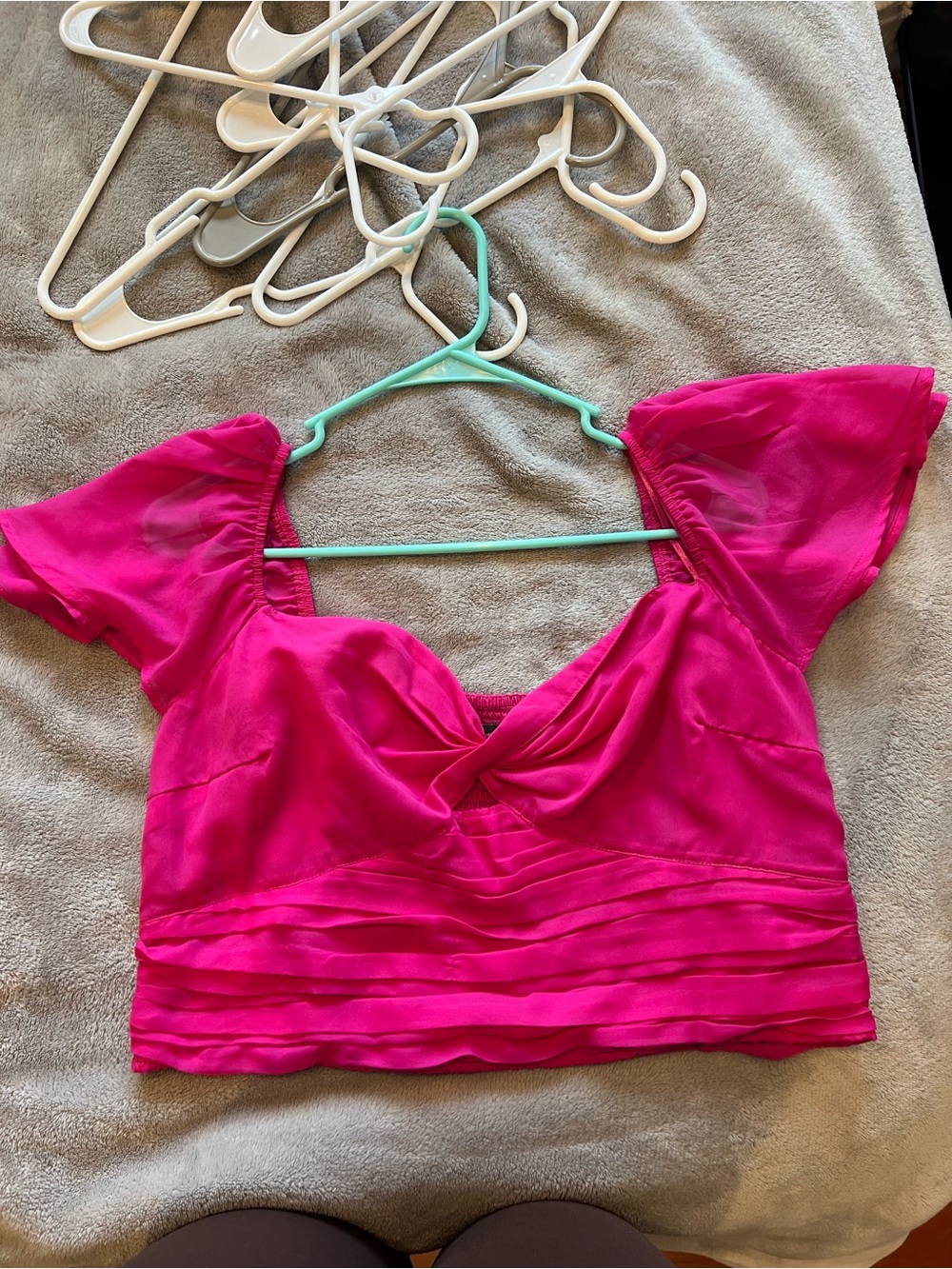 Abercrombie & Fitch Women’s Fuchsia Twist-Front Crop Top